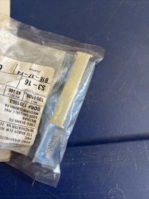 [CAT 1951106] LOCK SCREW