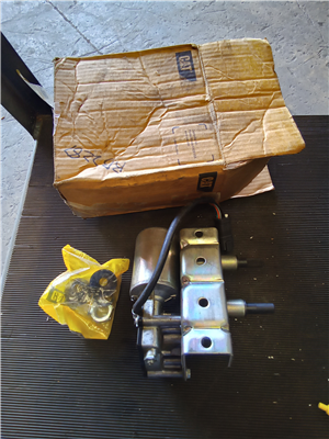 [CAT 1898622 BOTS] CAT MOTOR GP WINDOW WIPER(BOTS)